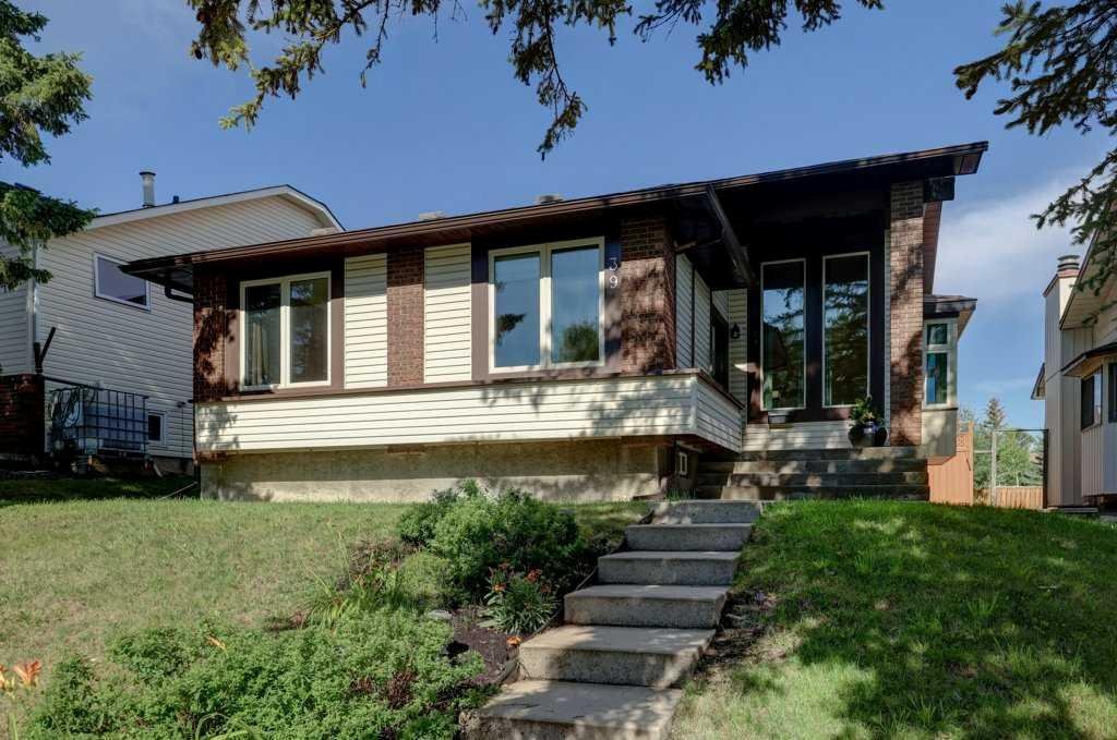 39 Bermondsey Rise NW, Calgary, Alberta, T3K1V2