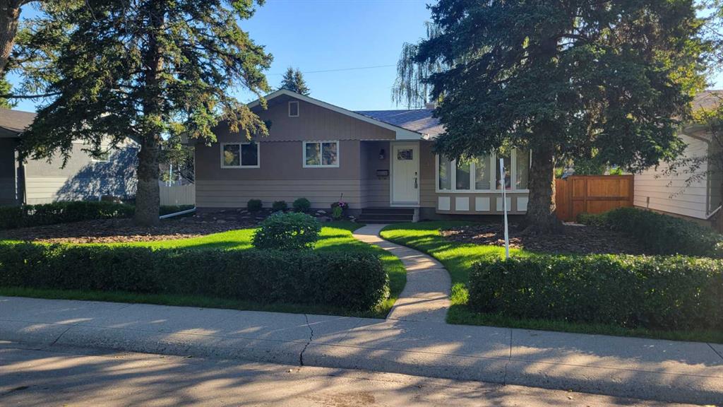 14 West Glen Crescent SW, Calgary, Alberta, T3C 2X4