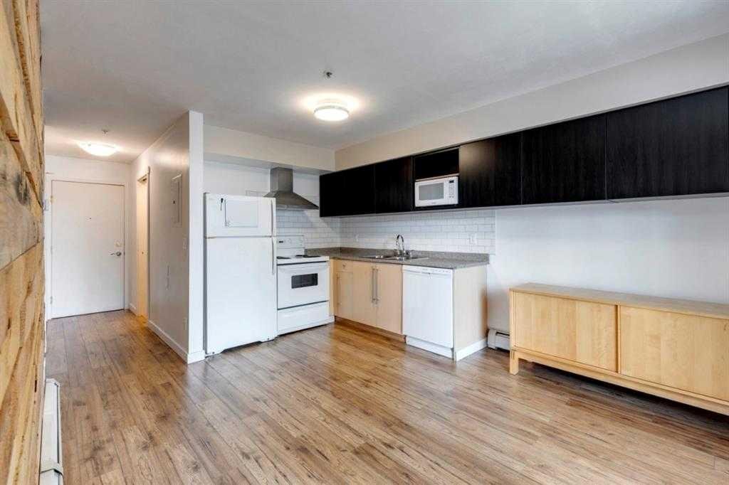 #103 17 Country Village Bay NE, Calgary, Alberta, T3K 5Z3