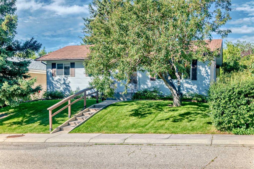 167 Huntridge Road NE, Calgary, Alberta, T2K 4B4