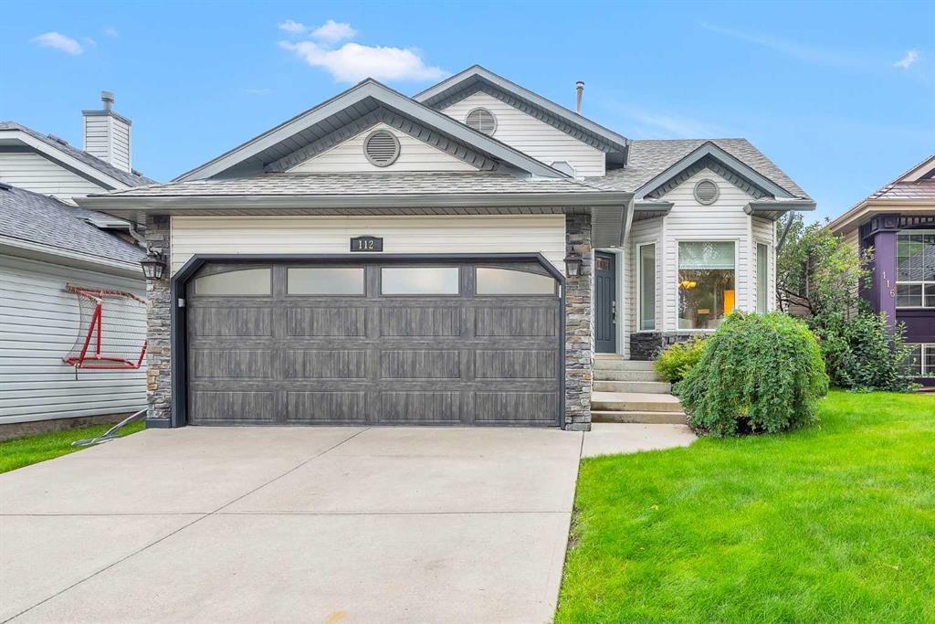 112 Douglas Glen Mews SE, Calgary, Alberta, T2Z 2M9