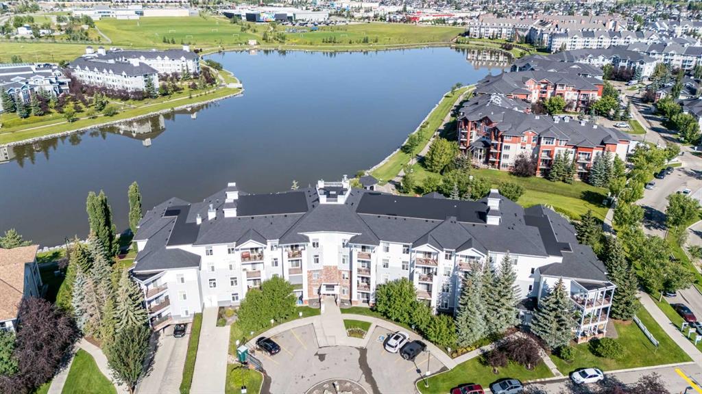 #410 8 Country Village Bay Bay NE, Calgary, Alberta, T3K 5J7