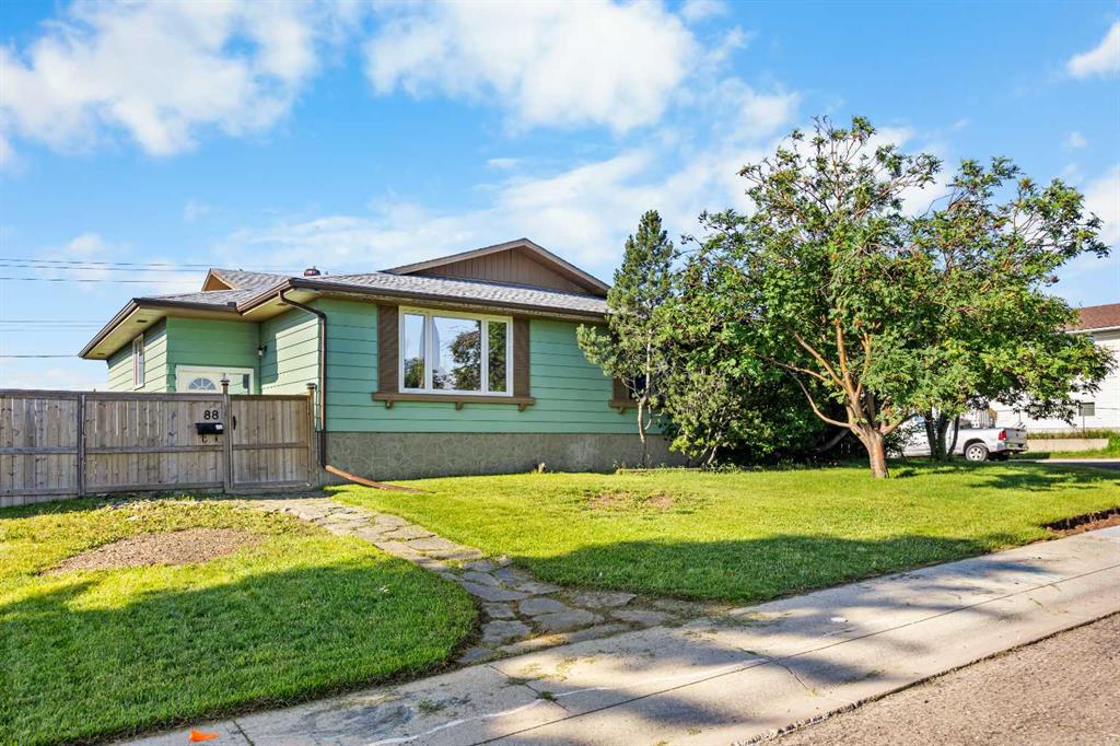 88 Huntwick Way NE, Calgary, Alberta, T2K 4H3