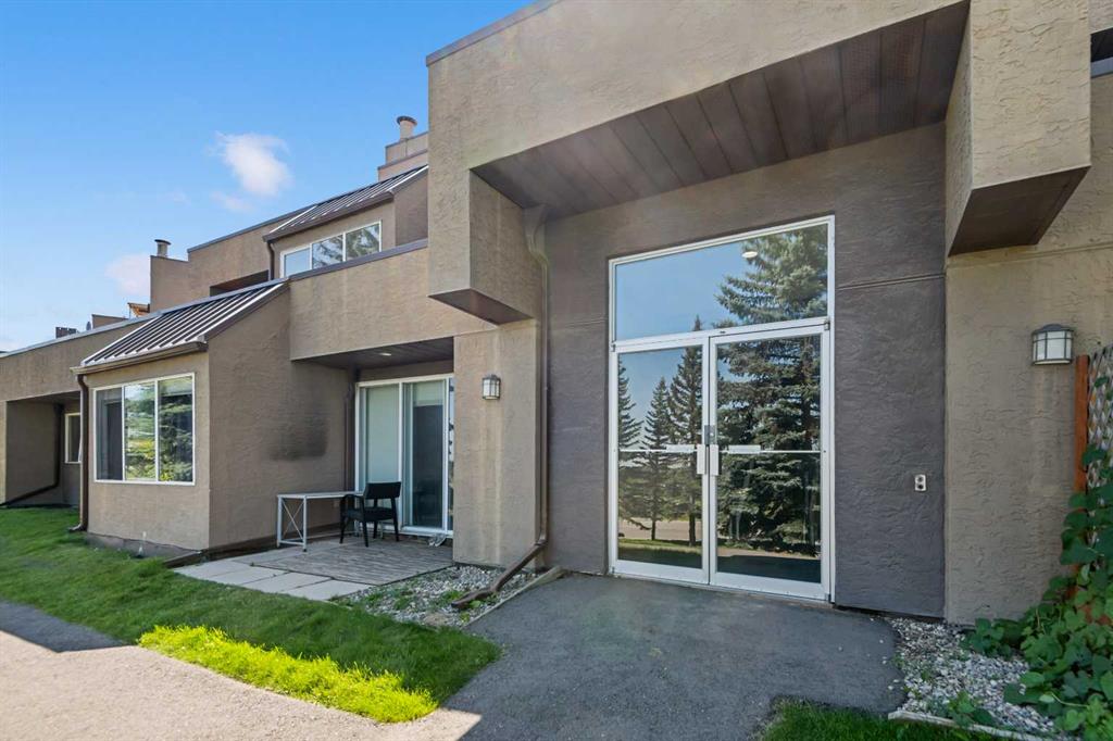 #4 218 Village Terrace SW, Calgary, Alberta, T3H 2L4