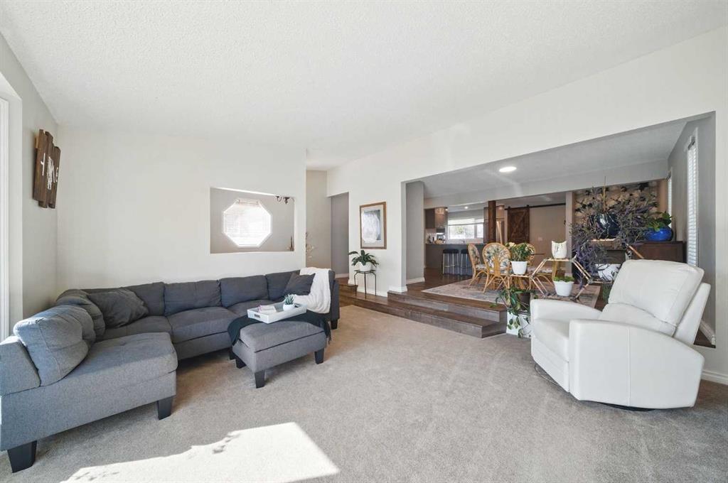 828 Hunterston Crescent NW, Calgary, Alberta, T2K 4N2