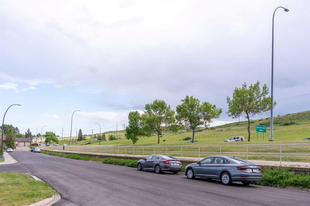 53 Beaconsfield Crescent NW, Calgary, Alberta, T3K 1W5