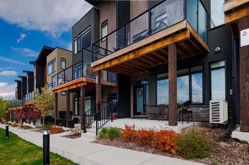 8 Royal Elm Green NW, Calgary, Alberta, T3G 0G8