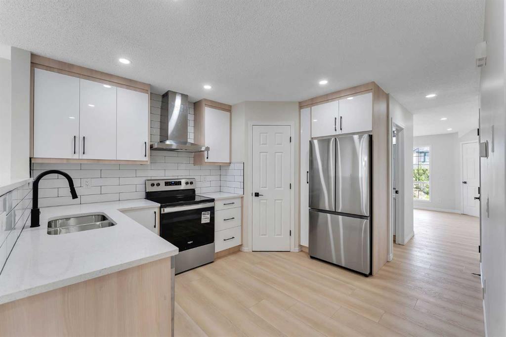 135 Hidden Way NW, Calgary, Alberta, T3A 5S7