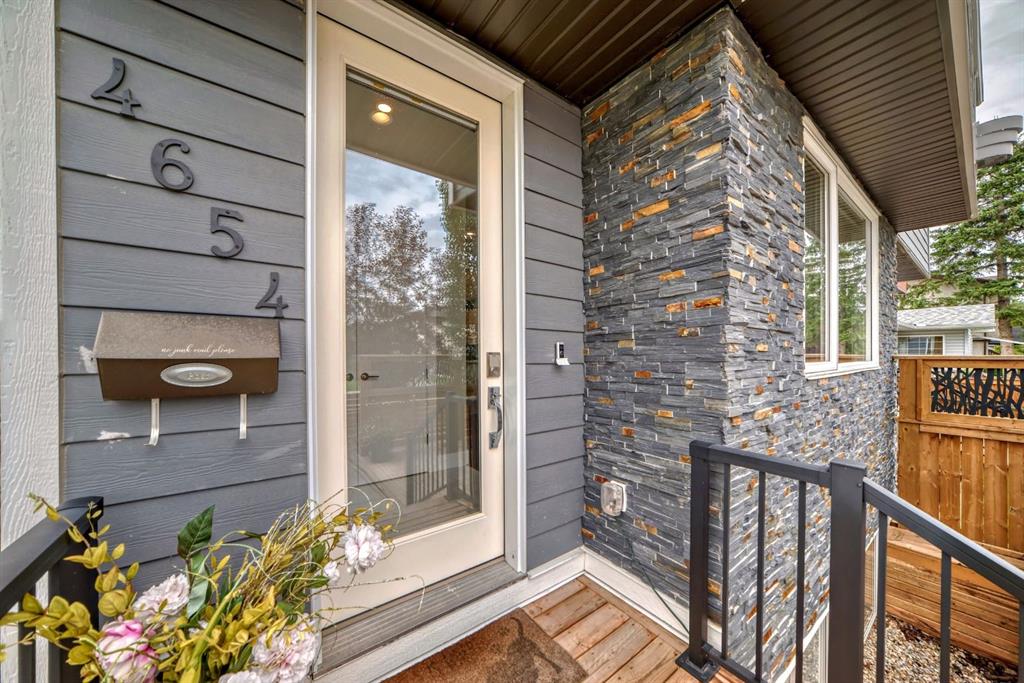 4654 84 Street NW, Calgary, Alberta, T3B 2R5