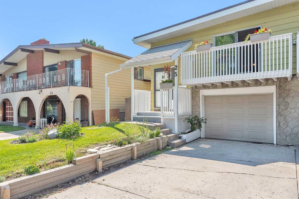 25 Silverdale Place NW, Calgary, Alberta, T3B 4C4