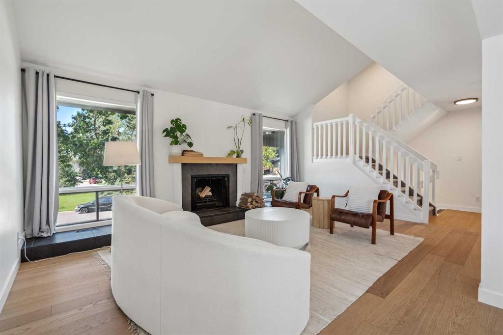 4 Coach Ridge Close SW, Calgary, Alberta, T3H 1J1