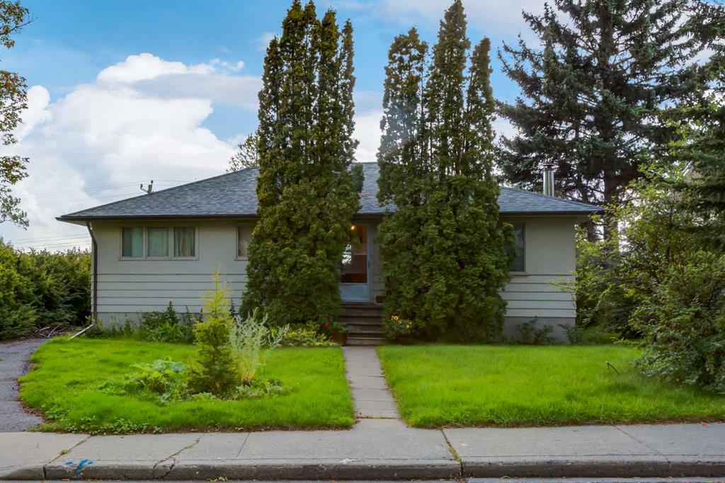 112 Holly Street NW, Calgary, Alberta, T2K 2C8