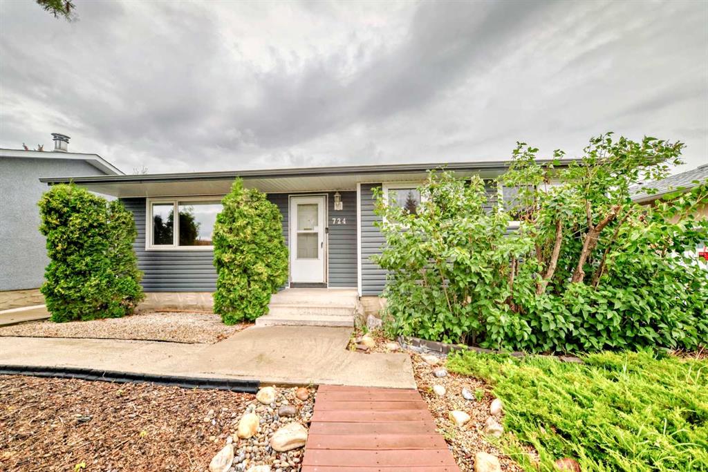 724 Pinecliff Road NE, Calgary, Alberta, T1Y 3X1