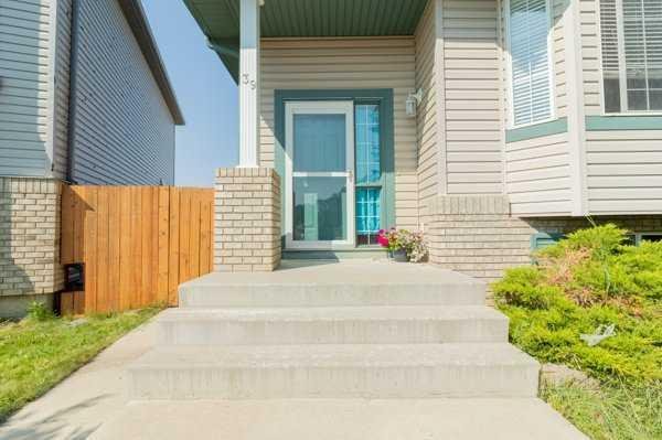 39 Saddlemont Manor NE, Calgary, Alberta, T3J 4Z5