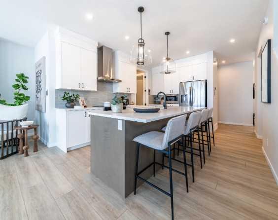 136 Lucas Gardens NW, Calgary, Alberta, T3P 2R9