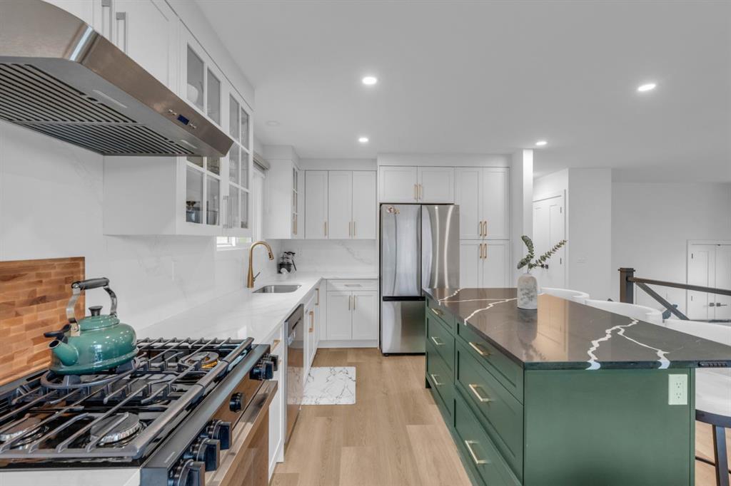 171 Bermuda Way NW, Calgary, Alberta, T3K 1H2