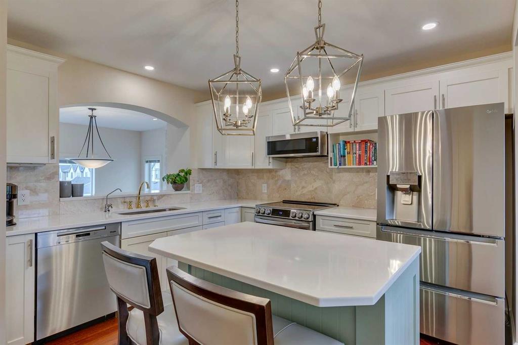 14 Everridge Common SW, Calgary, Alberta, T2Y 5G9