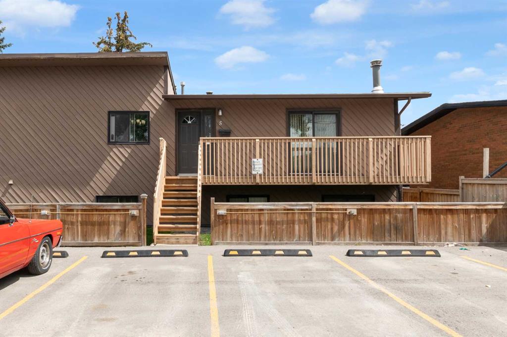 #5 4527 73 Street NW, Calgary, Alberta, T3B 2M3