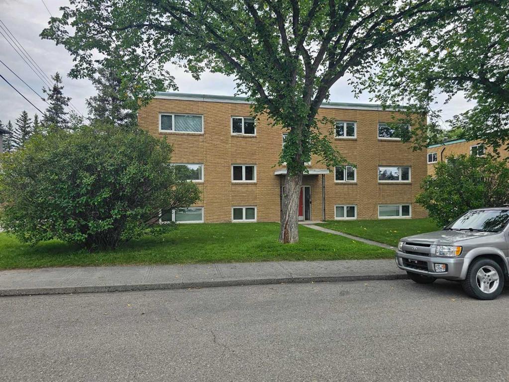 2312 22 Street NW, Calgary, Alberta, T2M 3W4