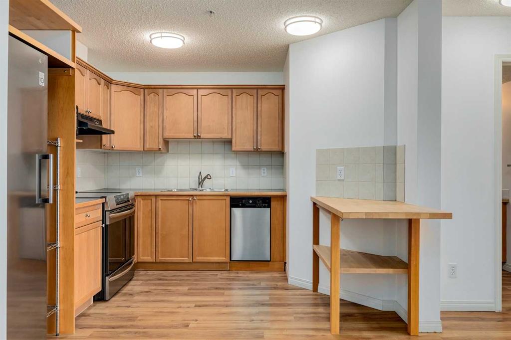 #301 128 Centre Avenue, Cochrane, Alberta, T4C1Z4