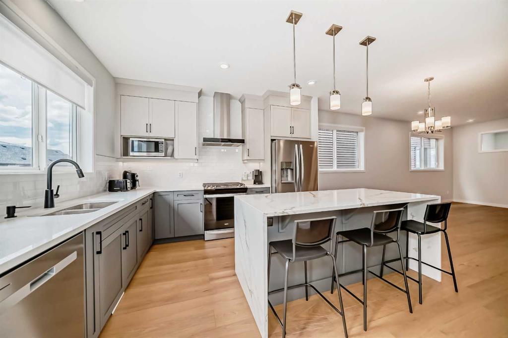 153 Edith Way NW, Calgary, Alberta, T3R 2B8