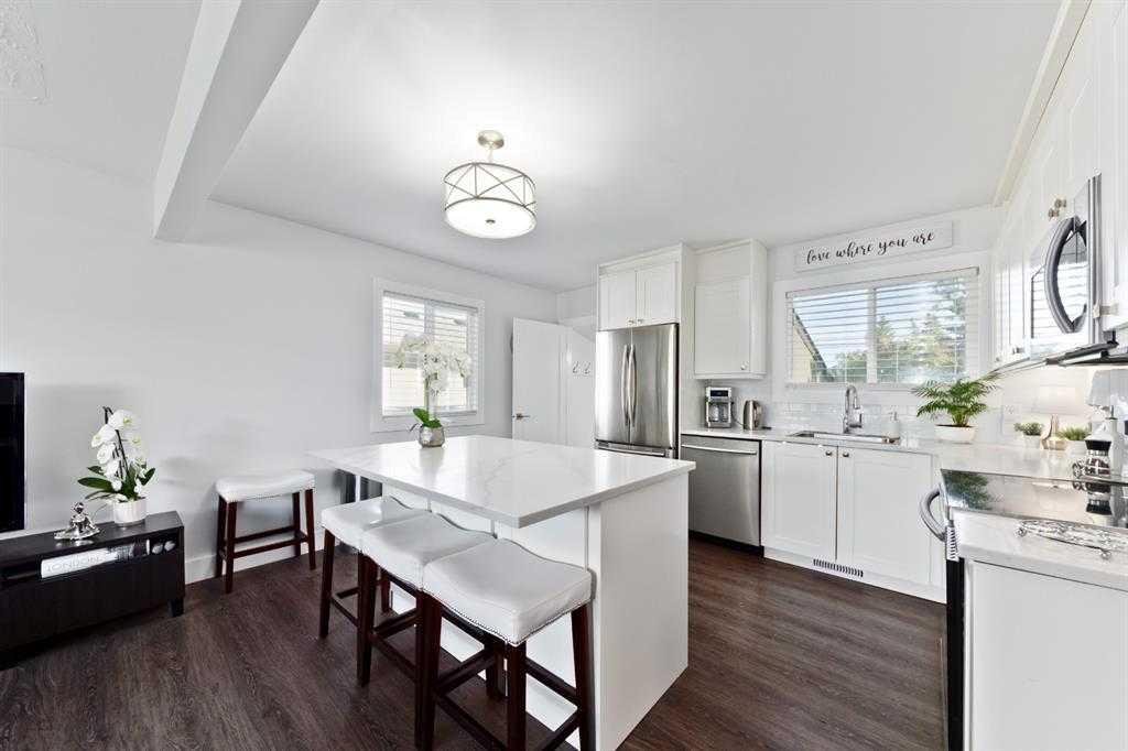 805 67 Avenue SW, Calgary, Alberta, T2V 0M6