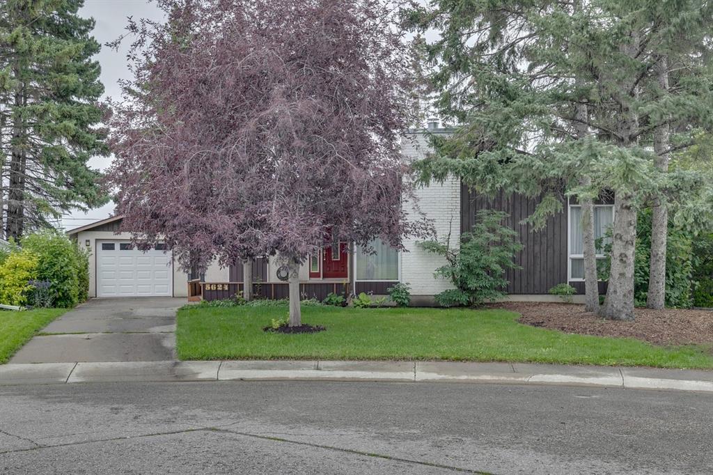 5624 Ladbrooke Drive SW, Calgary, Alberta, T3E 5X8