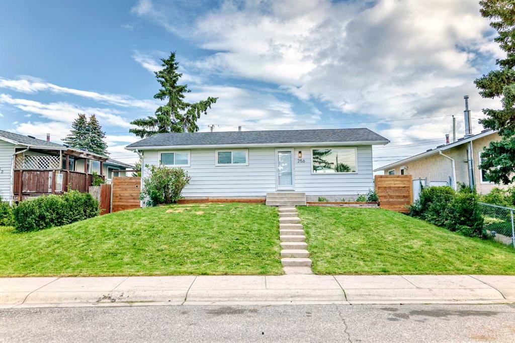 256 Penbrooke Close SE, Calgary, Alberta, T2A 3P1