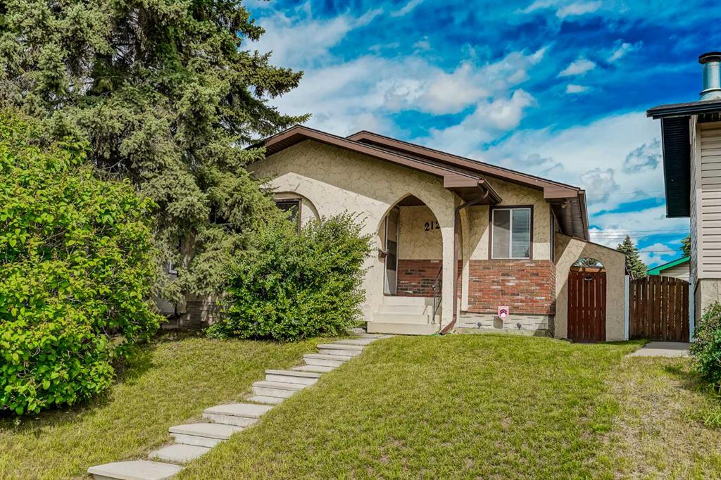 212 Doverview Crescent SE, Calgary, Alberta, T2B 1Y6