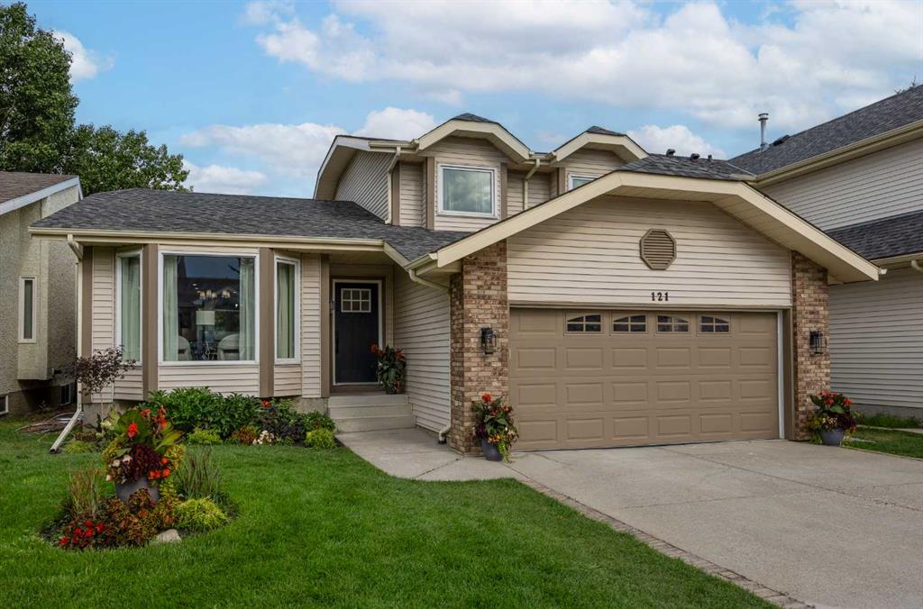 121 Woodford Close SW, Calgary, Alberta, T2W6E2