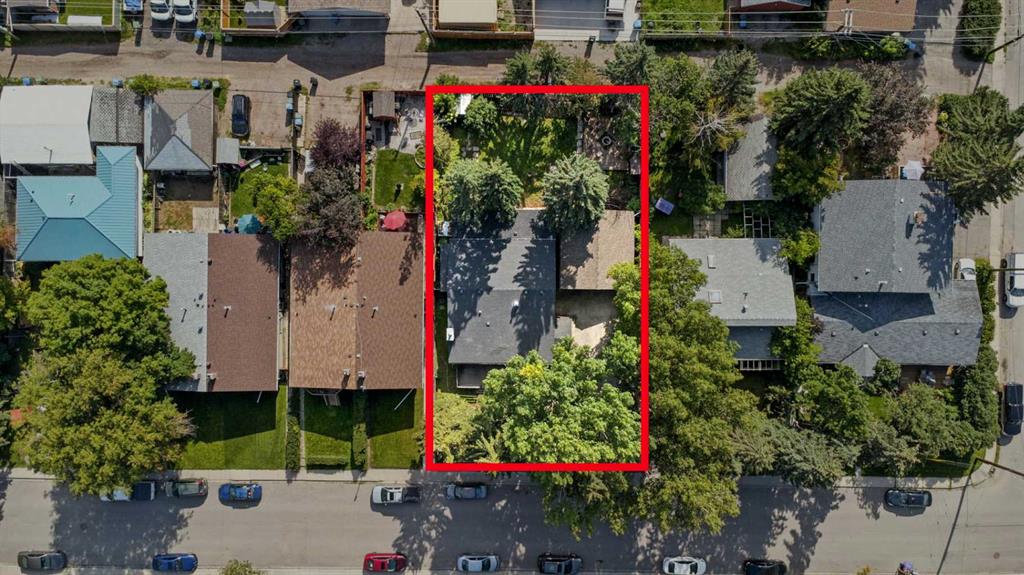 7827 33 Avenue NW, Calgary, Alberta, T3B 1L3