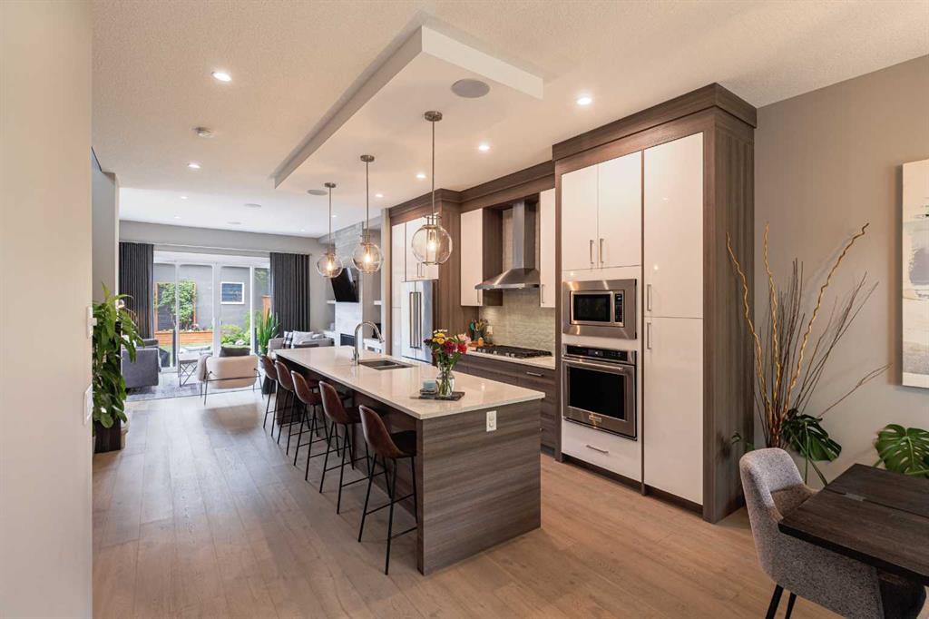 2637 36 Street SW, Calgary, Alberta, T3E 2Z7