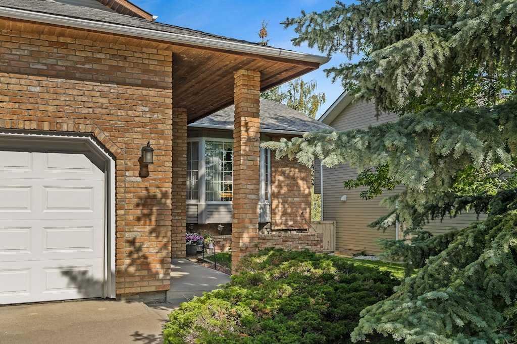 76 Stradbrooke Rise SW, Calgary, Alberta, T3H 1T9