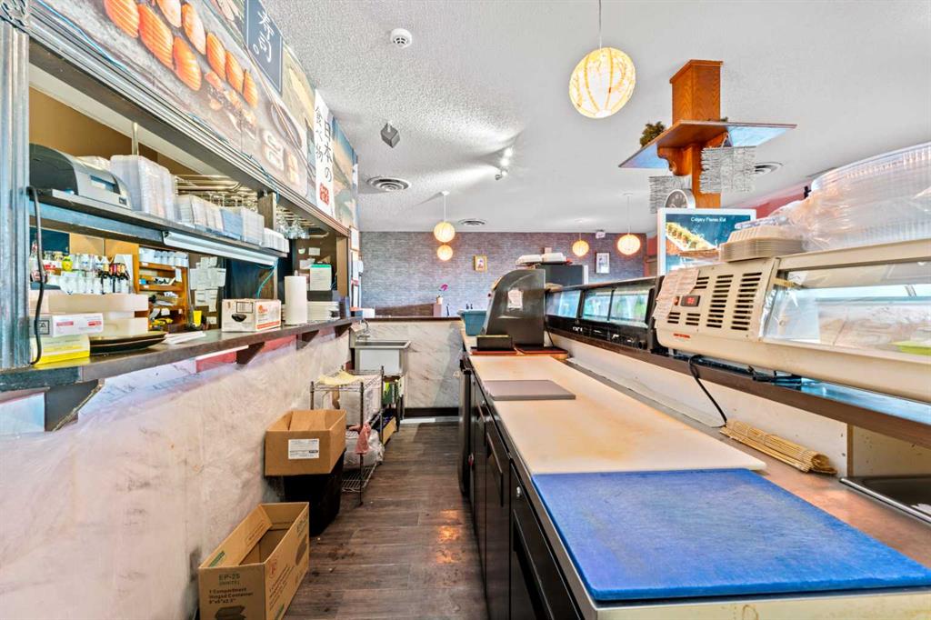 17 Ave & 14 ST Japanese Restaurant Street SW, Calgary, Alberta, T3C 1E2