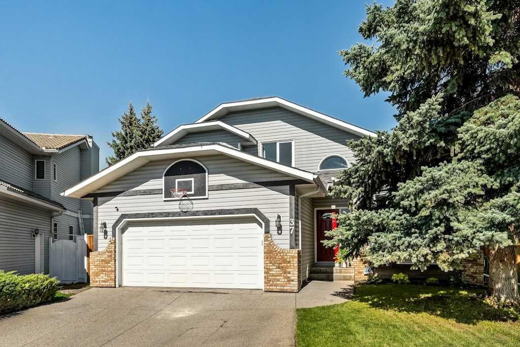 37 Woodmark Place SW, Calgary, Alberta, T2W 6A2