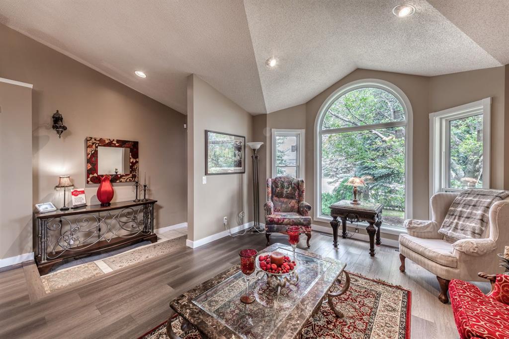 162 Shannon Hill SW, Calgary, Alberta, T2Y 2Y8