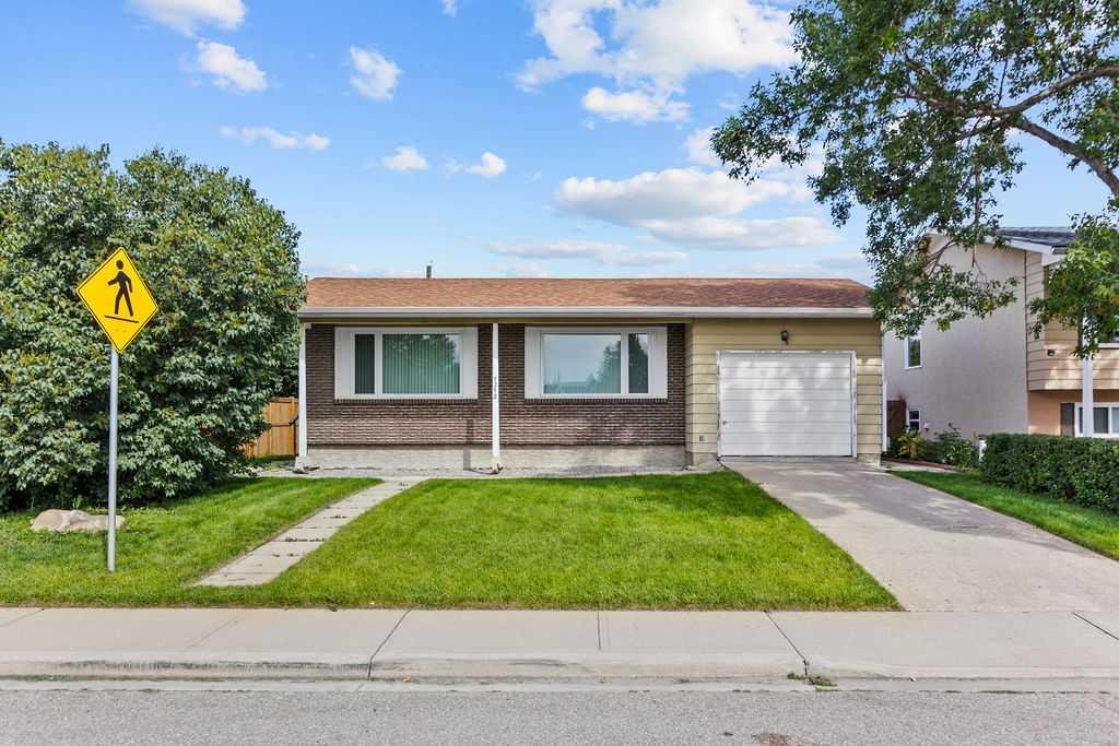 1212 Lake Sylvan Drive SE, Calgary, Alberta, T2J5N7