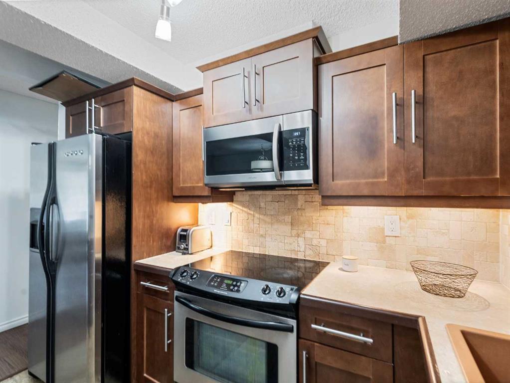 #101 1107 15 Avenue SW, Calgary, Alberta, T2M 0S8