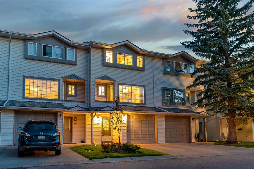 43 Kingsland Villas SW, Calgary, Alberta, T2V 5J9