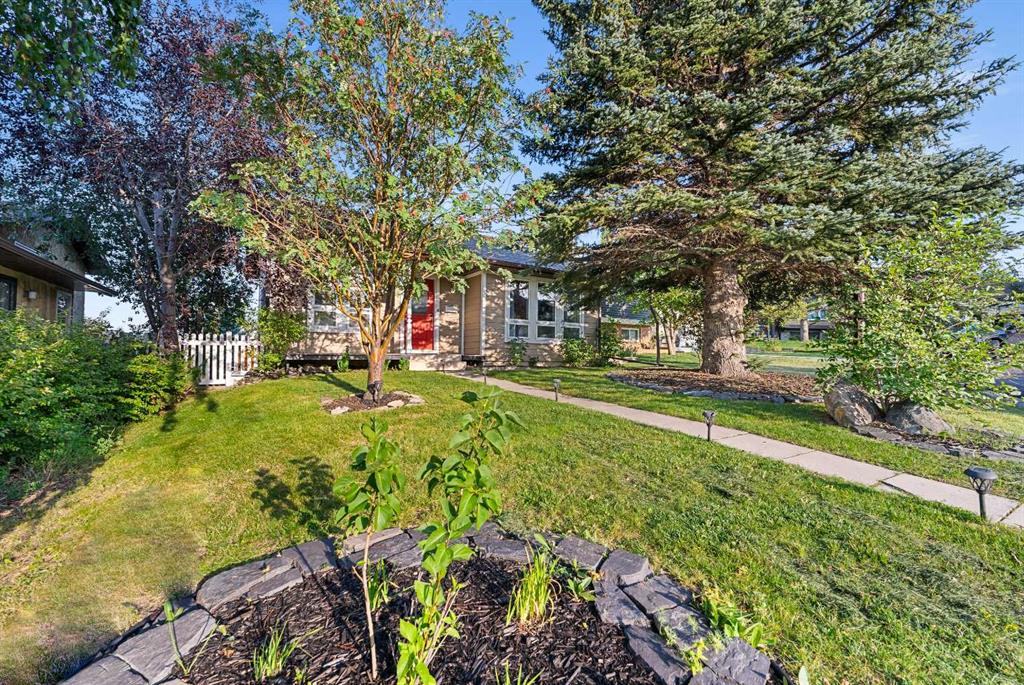 51 Bearberry Bay NW, Calgary, Alberta, T3K 1R6