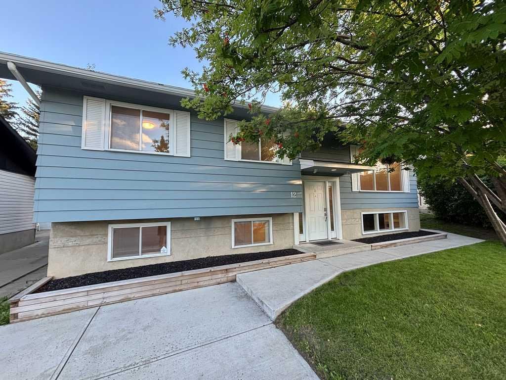 12 Oakbury Place SW, Calgary, Alberta, T2V4A2