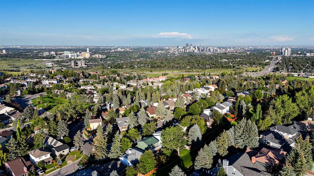 76 Coach Manor Rise SW, Calgary, Alberta, T3H 1C4