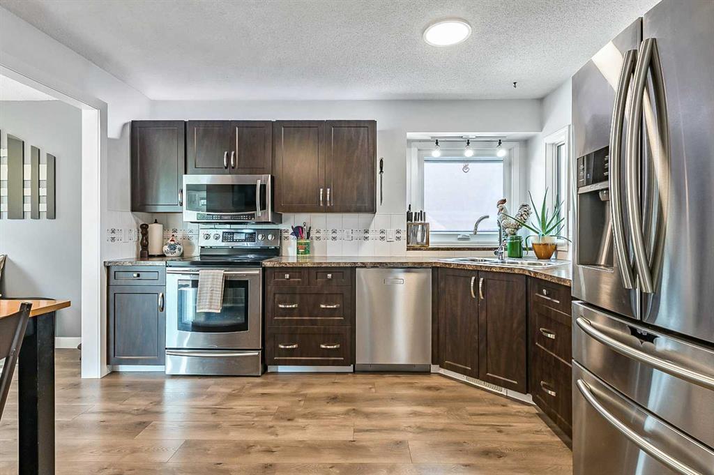 72 Beaconsfield Way NW, Calgary, Alberta, T3K 1X1