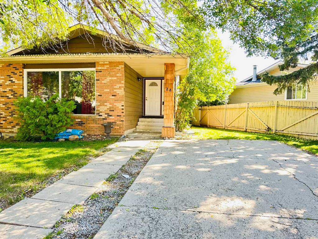 28 Berwick Rise NW, Calgary, Alberta, T3K 1C8