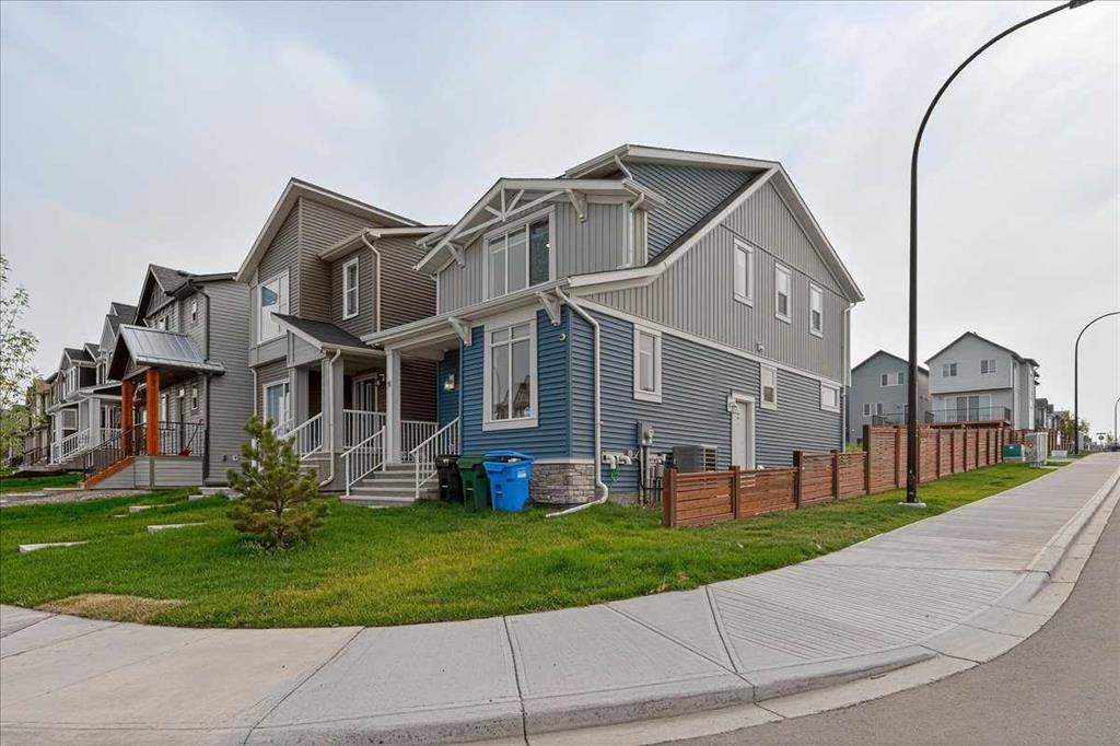 10 Lucas Close NW, Calgary, Alberta, T3P1Z5