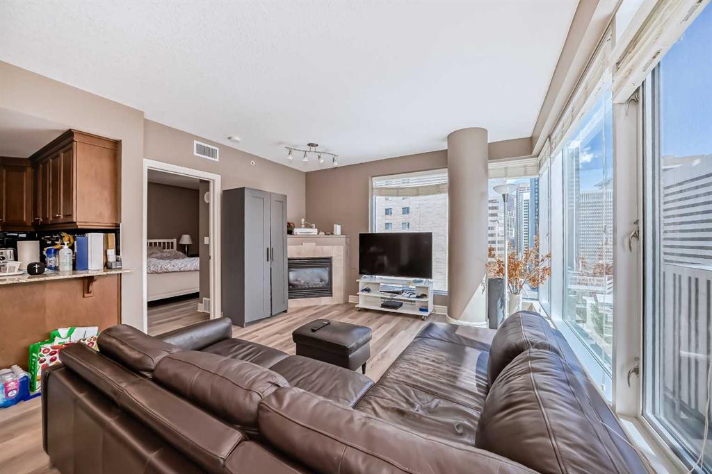 #1407 910 5 Avenue SW, Calgary, Alberta, T2P 0C3