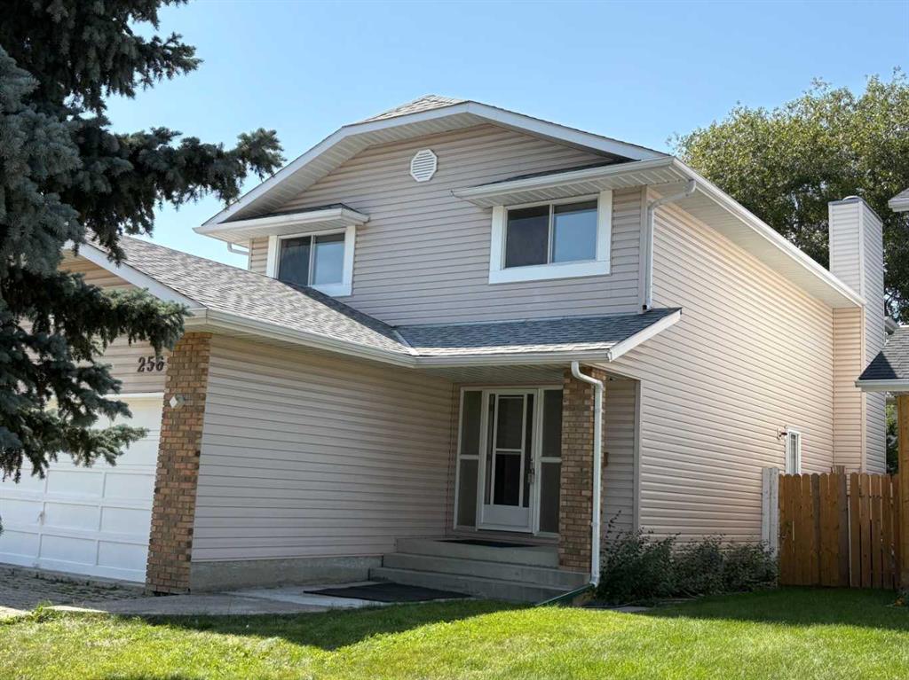256 Woodstock Place SW, Calgary, Alberta, T2W 5W4