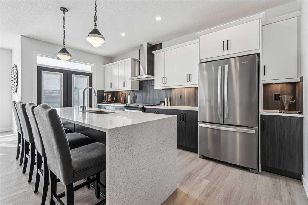 123 Mitchell Way NW, Calgary, Alberta, T3R 2B5