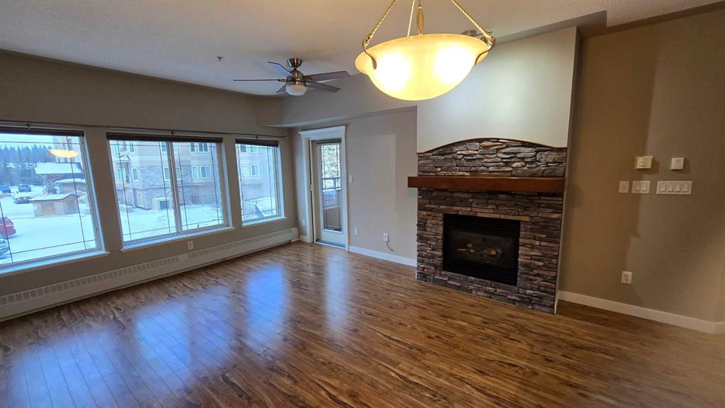 #240 20 Discovery Ridge Close SW, Calgary, Alberta, t3h 5×4