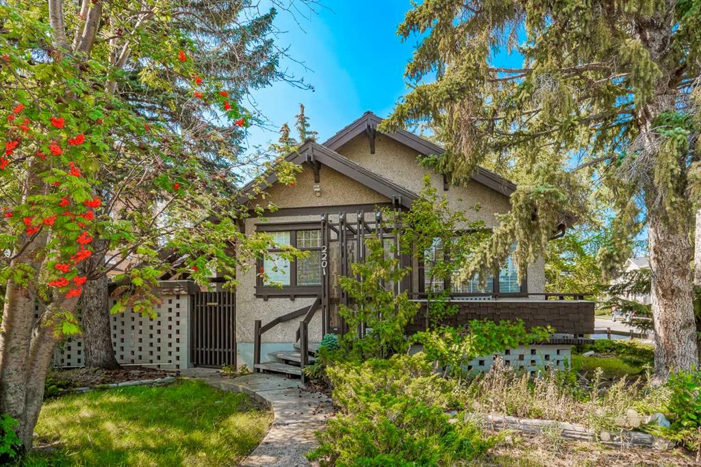 2201 26A Street SW, Calgary, Alberta, T3E 2C2